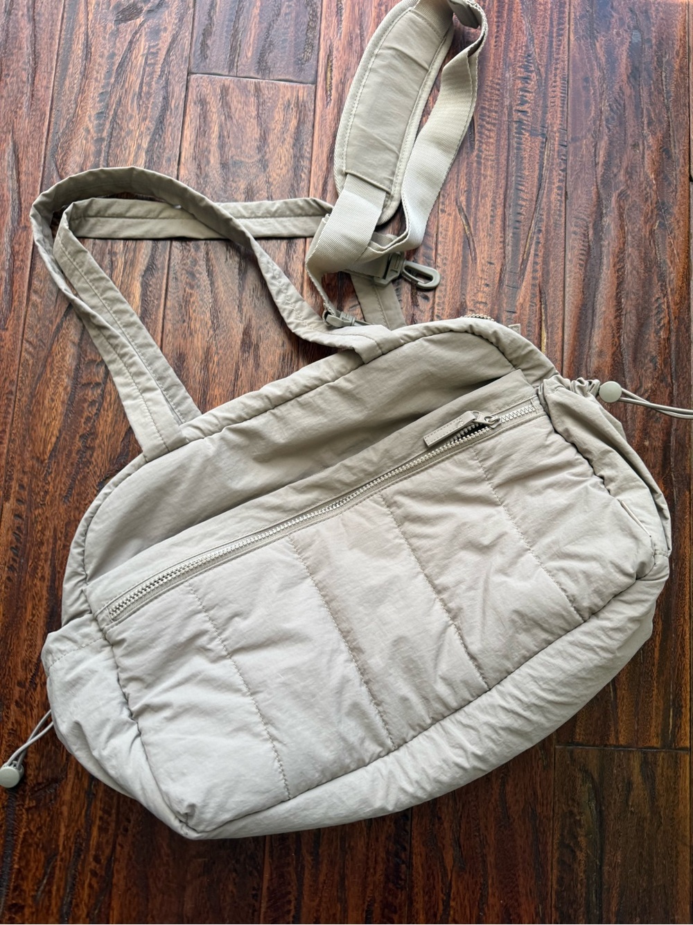 Convertible diaper/ duffle bag back top tote bag. NEVER USED